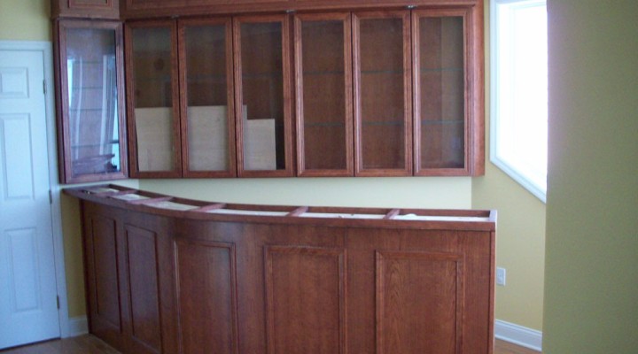 Curved bar in Cherry